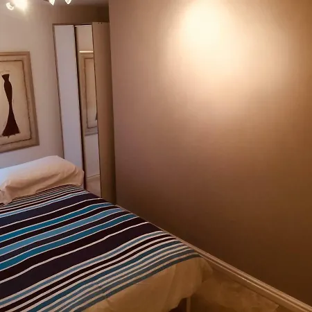 Apartmán Courtyard Apartment - Free Off Street Parking, Close To Hospitals, University, Bbc, Clifton Village & More Bristol