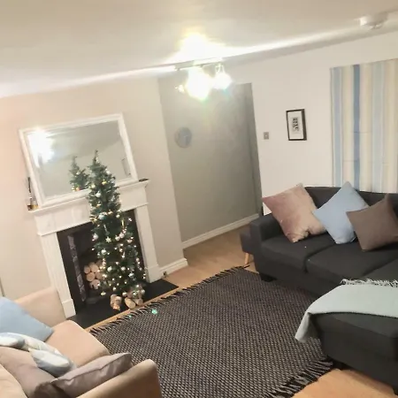 Courtyard Apartment - Free Off Street Parking, Close To Hospitals, Bbc, Clifton Village *