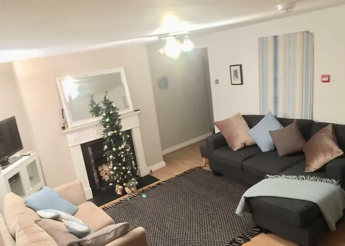 Courtyard Apartment - Free Off Street Parking, Close To Hospitals, Bbc, Clifton Village *