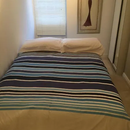 Courtyard Apartment - Free Off Street Parking, Close To Hospitals, University, Bbc, Clifton Village & More
