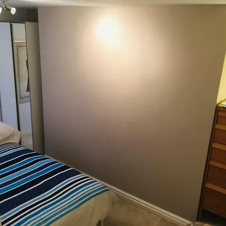 Courtyard Apartment - Free Off Street Parking, Close To Hospitals, Bbc, Clifton Village Apartment