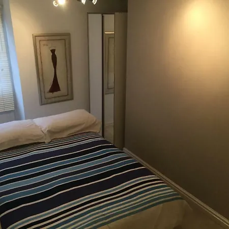 Apartamento Courtyard Apartment - Free Off Street Parking, Close To Hospitals, University, Bbc, Clifton Village & More Bristol
