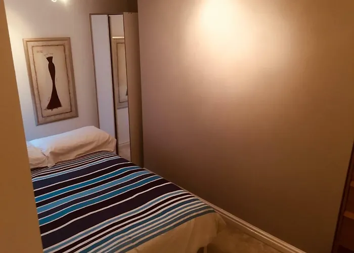 Apartament Courtyard Apartment - Free Off Street Parking, Close To Hospitals, University, Bbc, Clifton Village & More Bristol