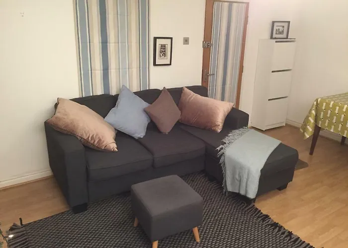 Courtyard Apartment - Free Off Street Parking, Close To Hospitals, University, Bbc, Clifton Village & More Apartament