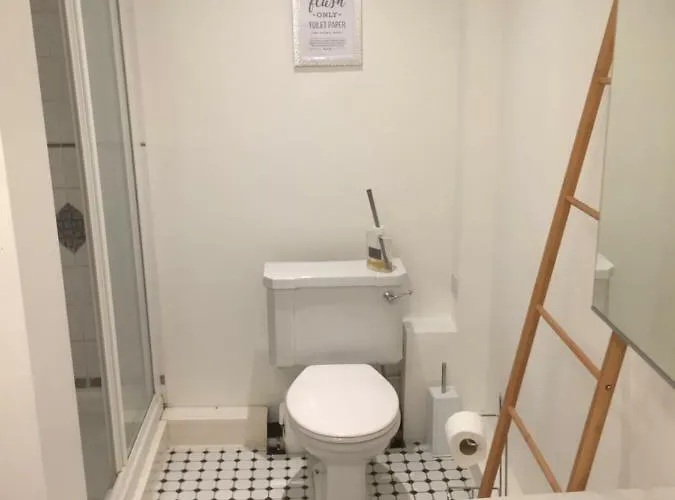 Courtyard Apartment - Free Off Street Parking, Close To Hospitals, University, Bbc, Clifton Village & More Apartament Bristol