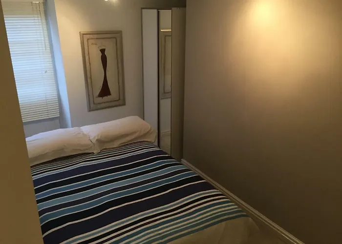 Apartament Courtyard Apartment - Free Off Street Parking, Close To Hospitals, University, Bbc, Clifton Village & More Bristol